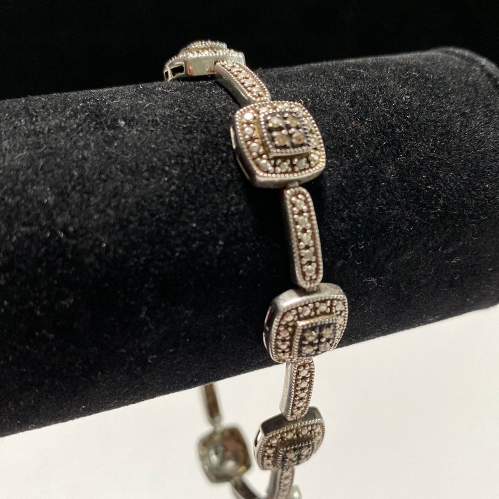 Vintage sterling silver bracelet. B4